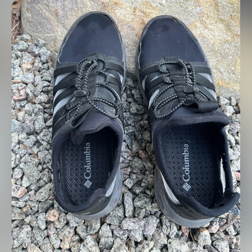 Columbia Men’s Black and Gray Athletic water Shoes,Cushioned Sole. 1 small tear